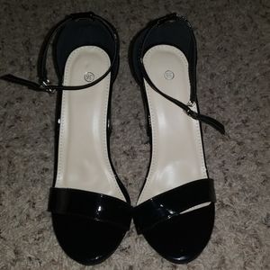 Patent leather black open tow heels
